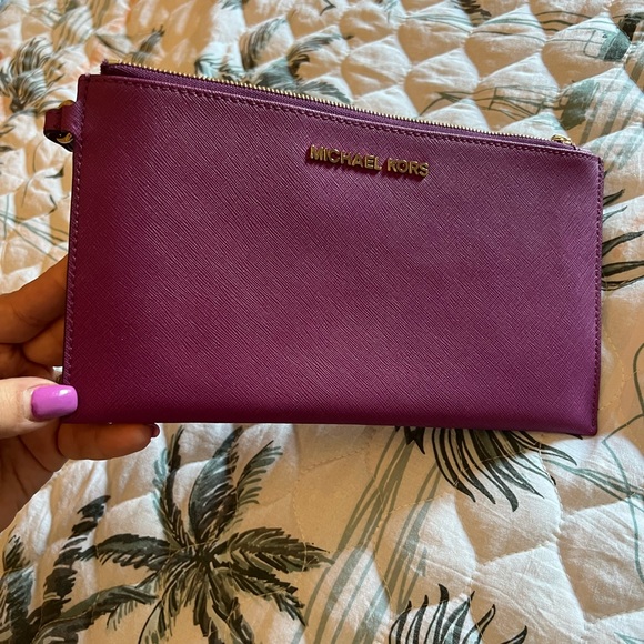 Michael Kors Wristlet - Picture 3 of 7
